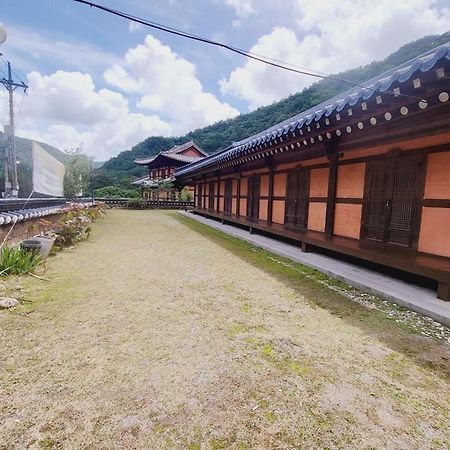 Yeongwol Hwanggung Hanok Pension Eksteriør billede