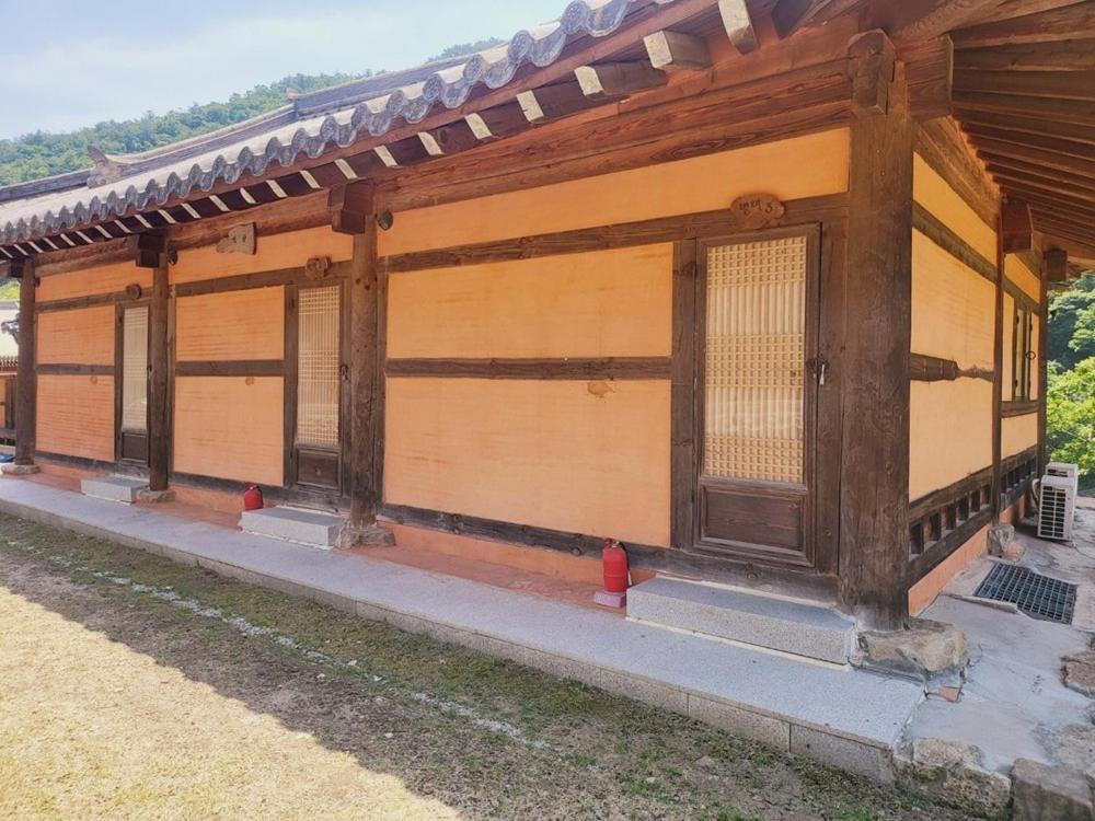 Yeongwol Hwanggung Hanok Pension Værelse billede