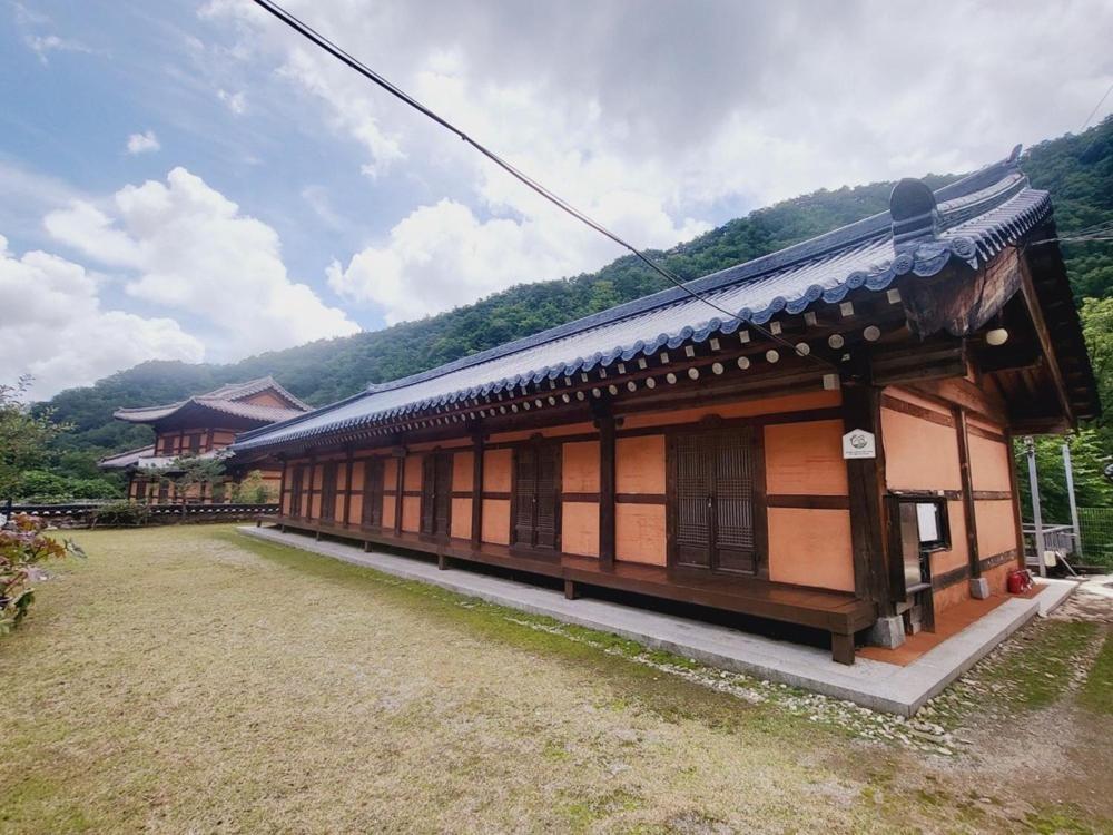 Yeongwol Hwanggung Hanok Pension Eksteriør billede