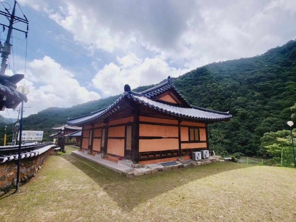 Yeongwol Hwanggung Hanok Pension Eksteriør billede