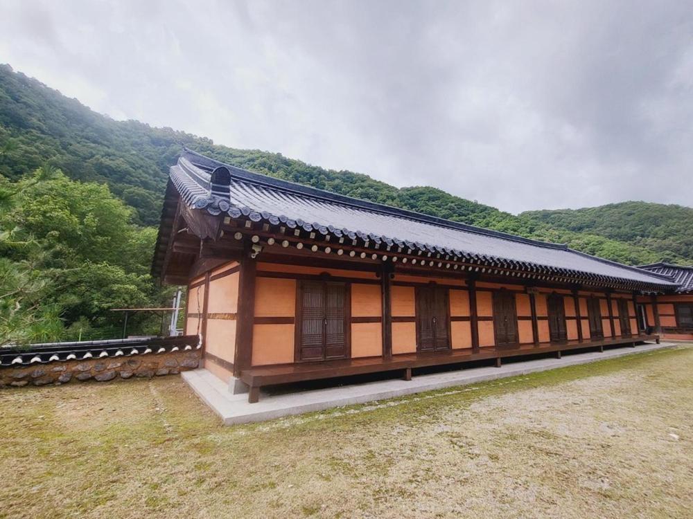 Yeongwol Hwanggung Hanok Pension Eksteriør billede