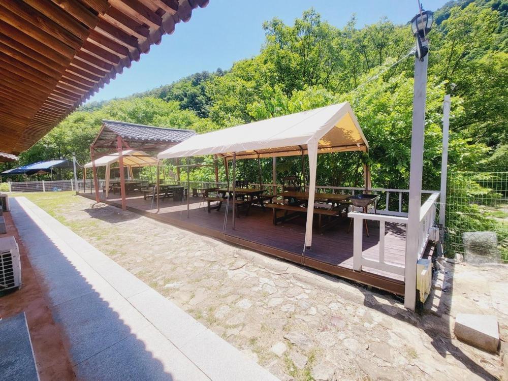 Yeongwol Hwanggung Hanok Pension Eksteriør billede